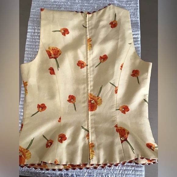 Beautiful,rich colored 100% silk top by Novello-Bloom size 10.  EUC - Picture 5 of 10